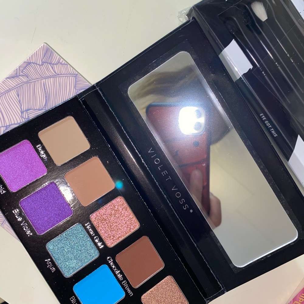 Make up eyeshadow palettes